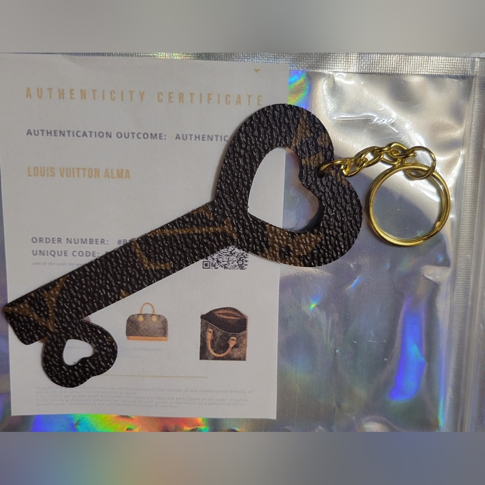 Luxury Heart Shaped Key With COA, Bag Charm Or Key Chain